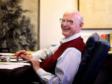 A montage of "how to" and an older man with glasses in a suit and tie, described as an "investor of note